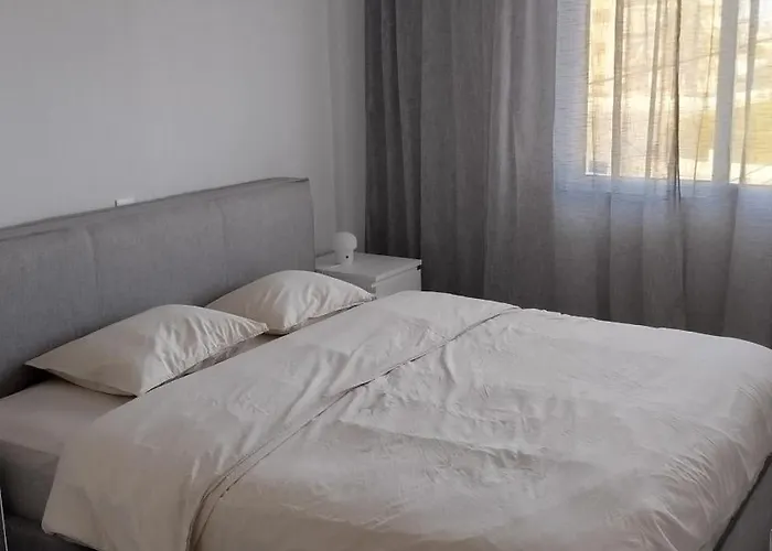 One Bedroom 아파트 파포스