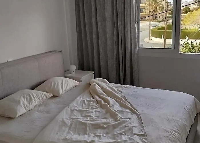 One Bedroom 아파트 파포스